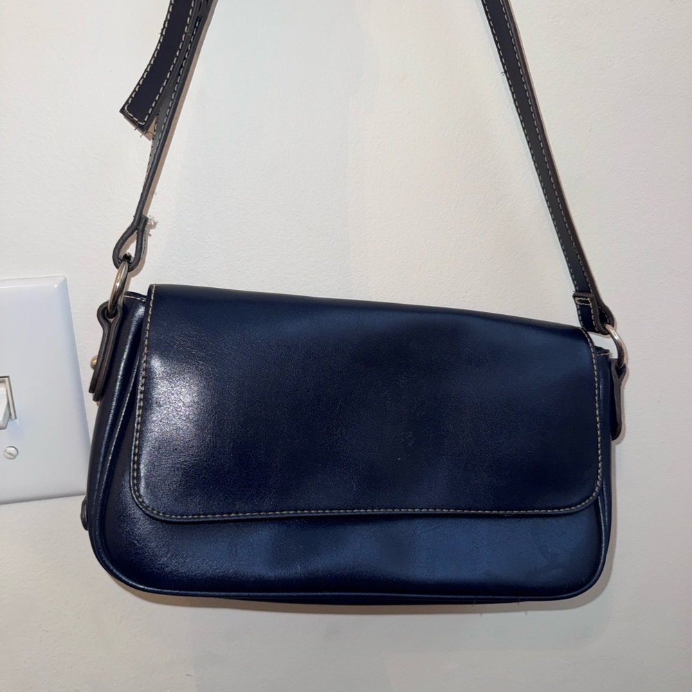Villager by Liz Claiborne Classic Navy Leather Shoulder Bag Demi Baguette